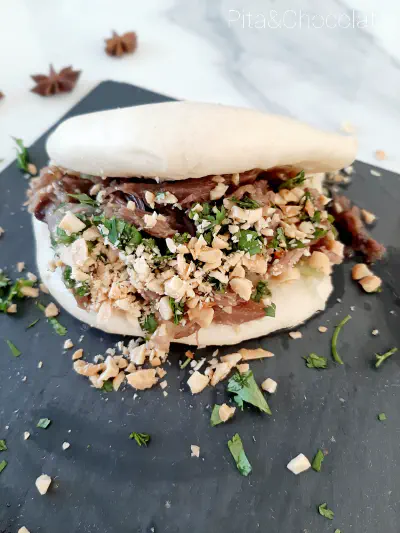 Gua bao with shredded goose