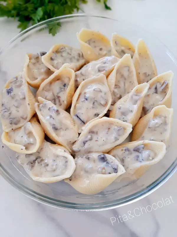 Conchiglioni before baking