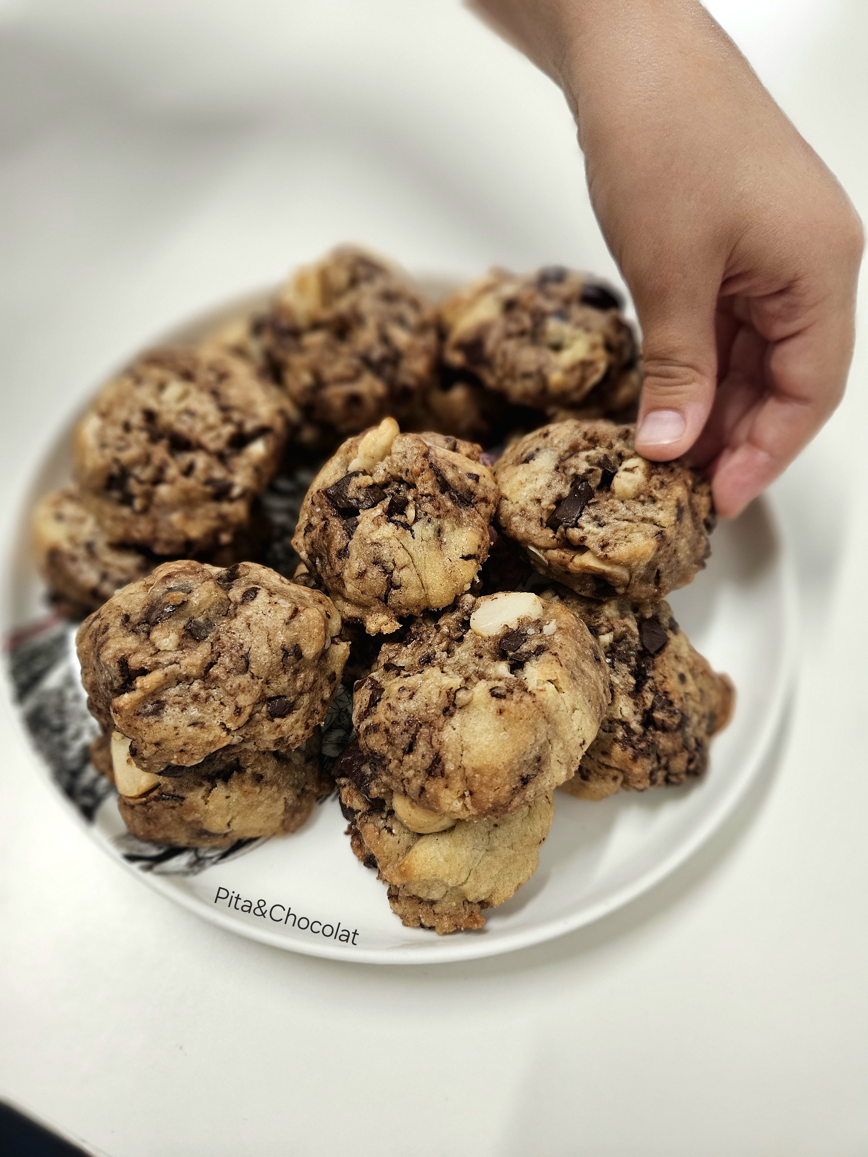 Soft Dairy-Free Chocolate Chip Cookies | Pita & Chocolat
