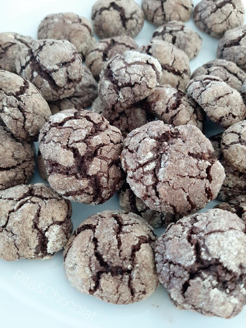 Crinkles au chocolat - petits gâteaux craquelés