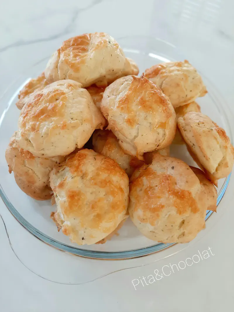 Gougères au fromage et aux herbes de Provence