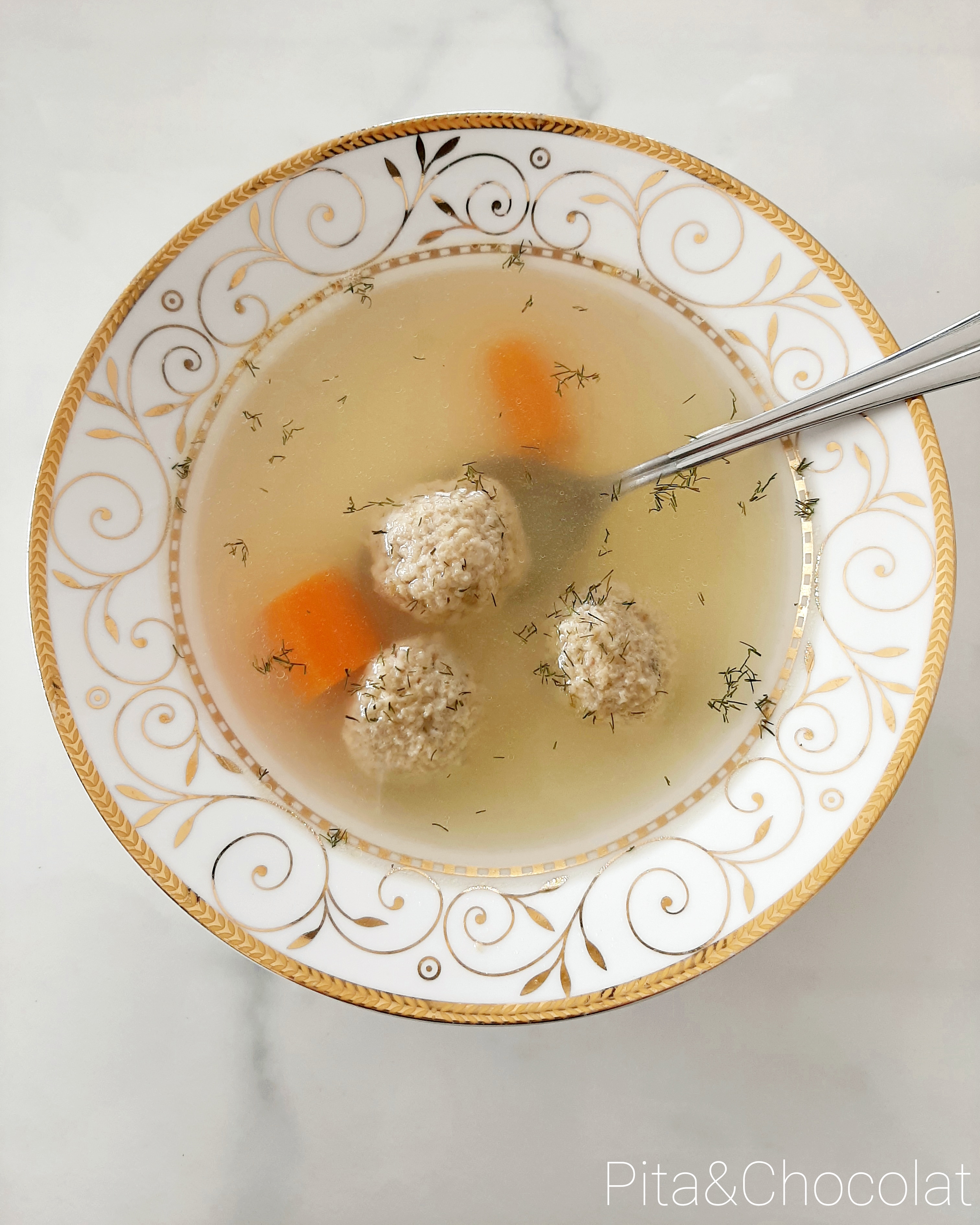 Kneidlers au bouillon de poulet