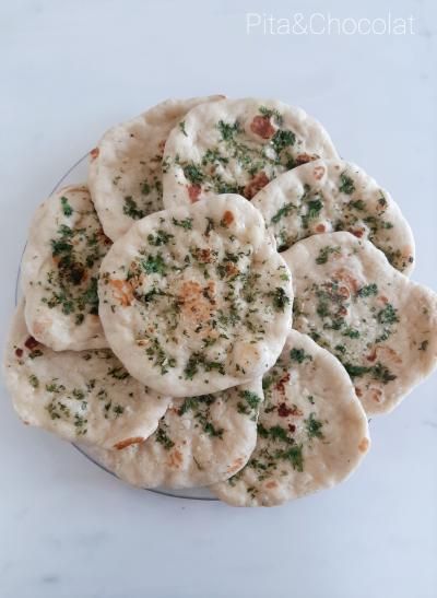 Naans à l'ail et à la coriandre