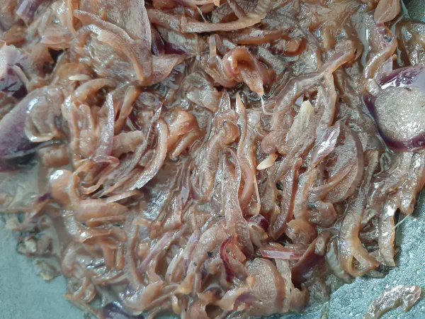 Chicken livers with caramelized onions