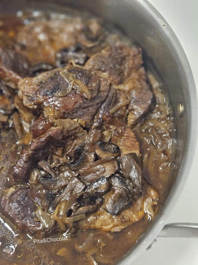 Paleron de bœuf braisé aux champignons