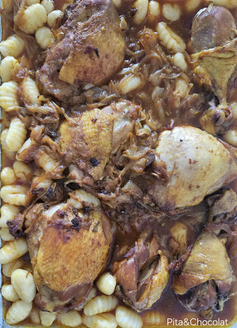 Hauts de cuisse mijotés aux oignons & gnocchis