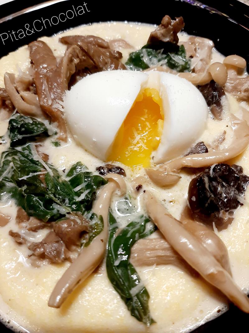 Polenta crémeuse, aux champignons et œuf mollet