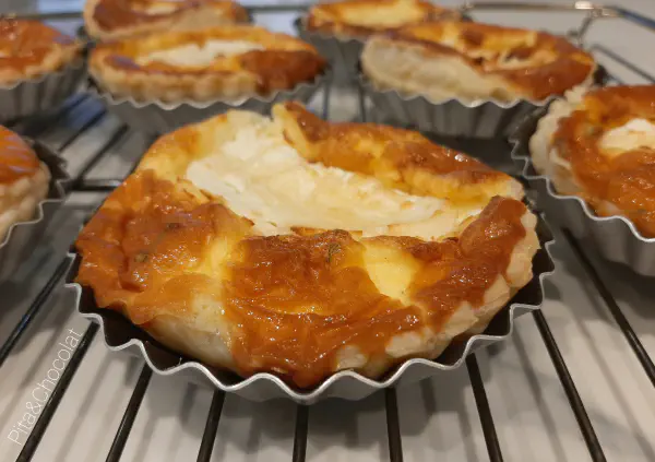 Quiche chèvre miel au confit d&rsquo;oignons