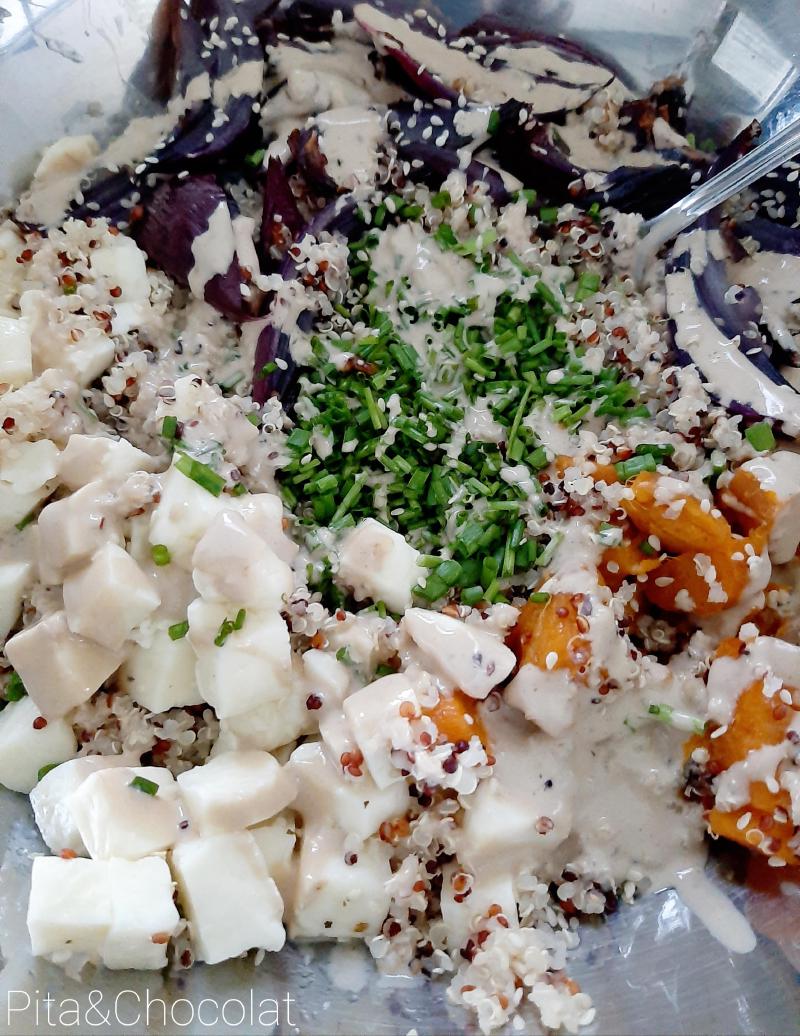 Trio de quinoa, haloumi, patates douces et oignons rôtis