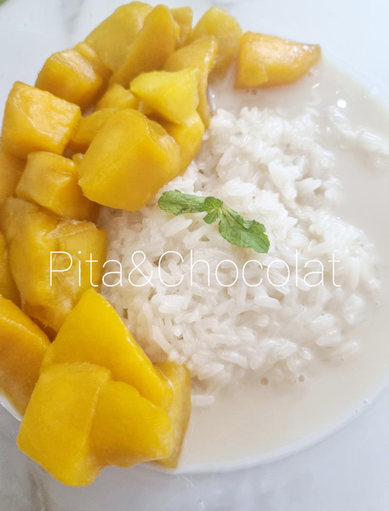 Riz gluant au lait de coco et à la mangue
