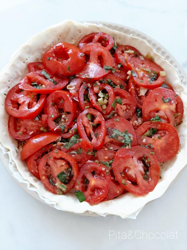 Tarte à la tomate avant cuisson