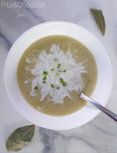 Velouté de courgettes, crème au chèvre